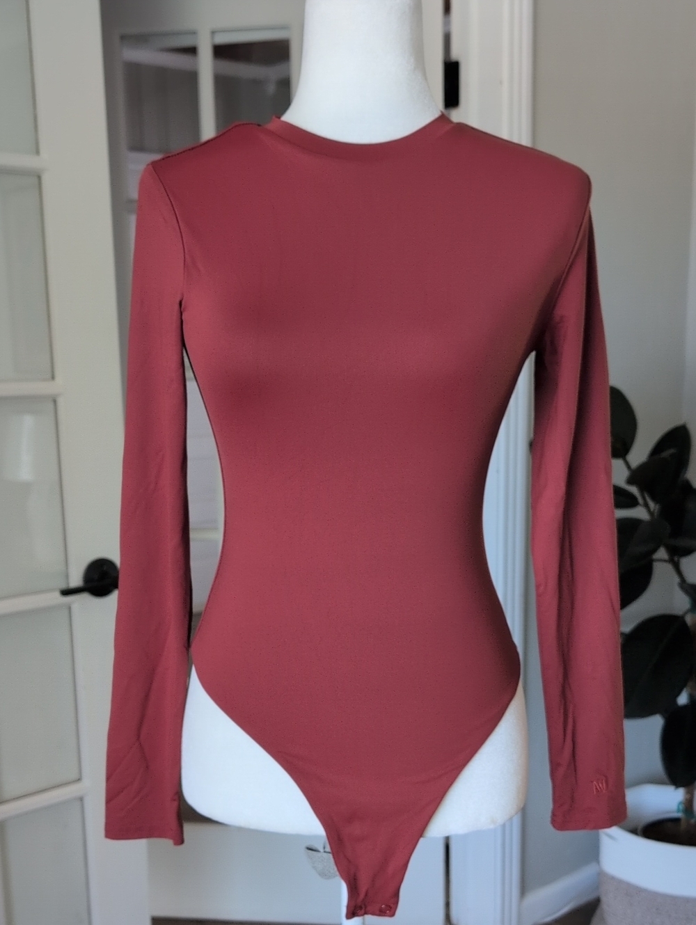 Meshki Women’s Long Sleeve Bodysuit Size Small - Rust